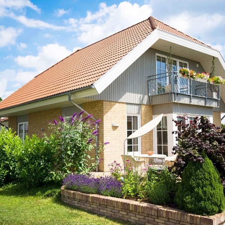 Einfamilienhaus mit Balkon, Terrasse und Garten