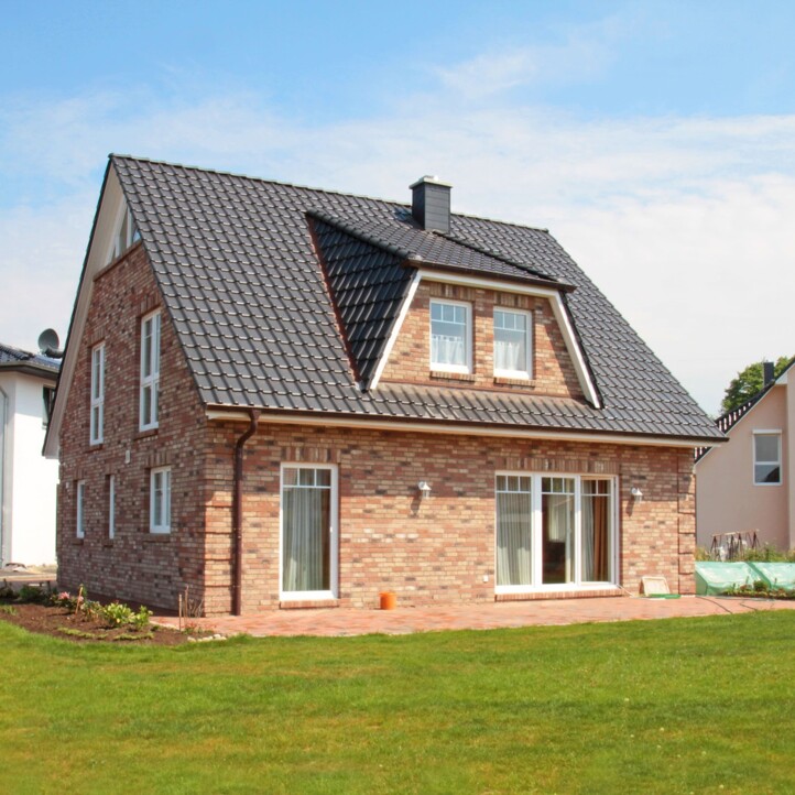 Geklinkertes Einfamilienhaus mit großem Garten