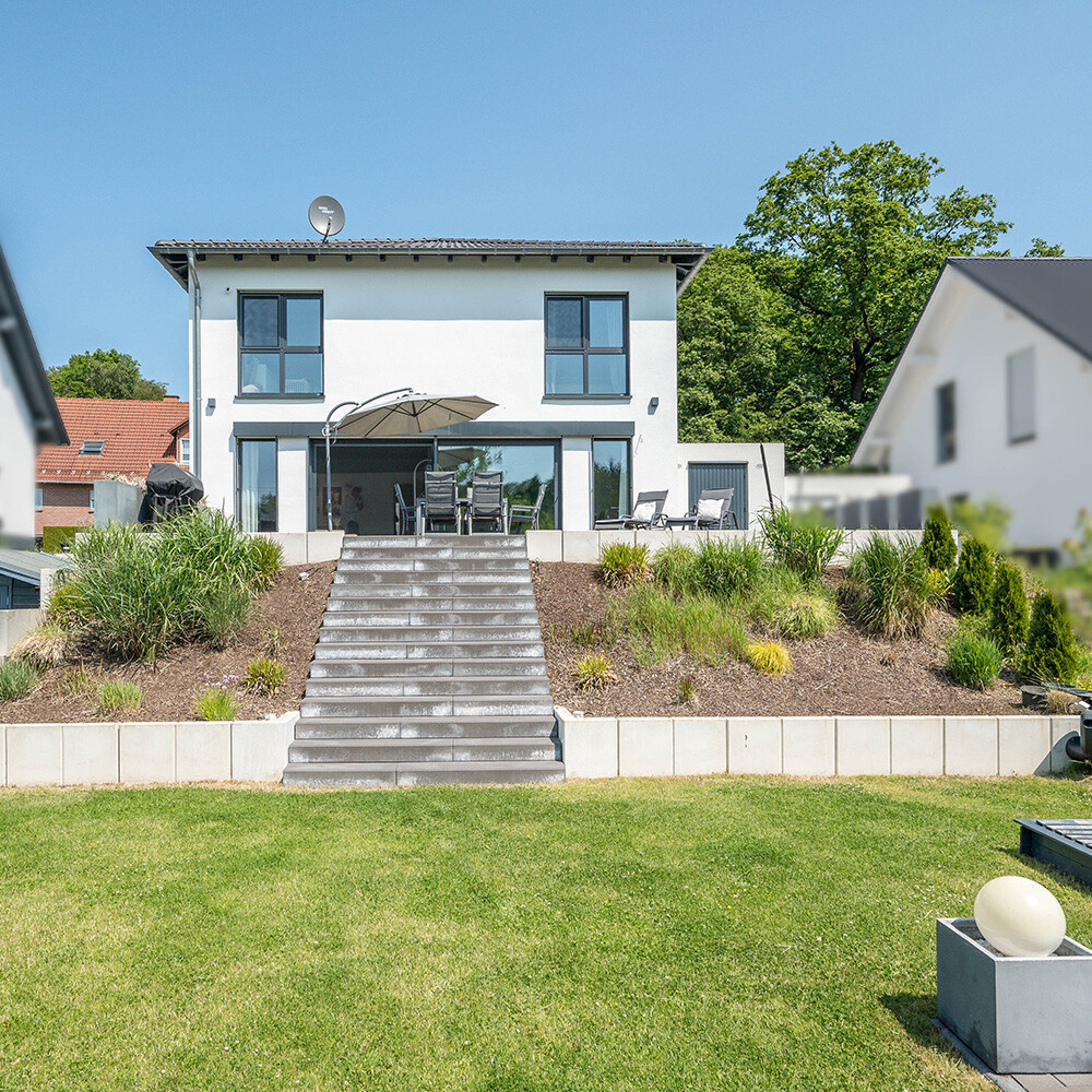 Haus von Hinten fotografiert: Fotografie & Luftaufnahmen