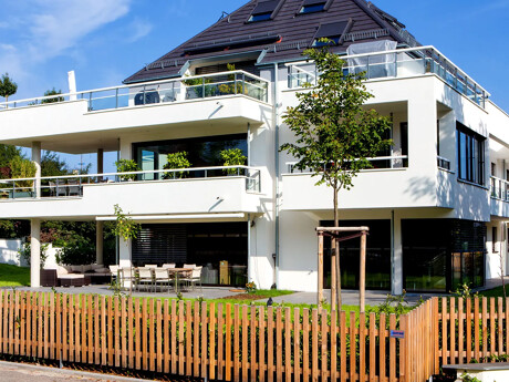 Neubau Wohngebäude von vorne