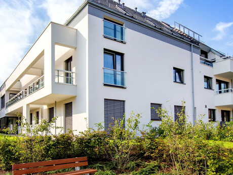 Neubau Wohngebäude von der Seite