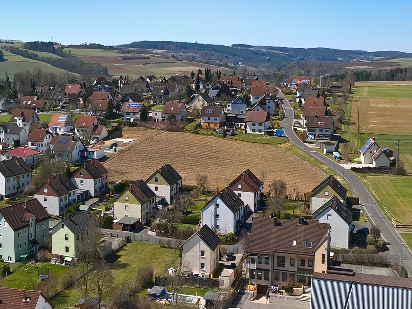 Großzügiges Grundstück in Himmelkron mit Blick auf Wohngebiet