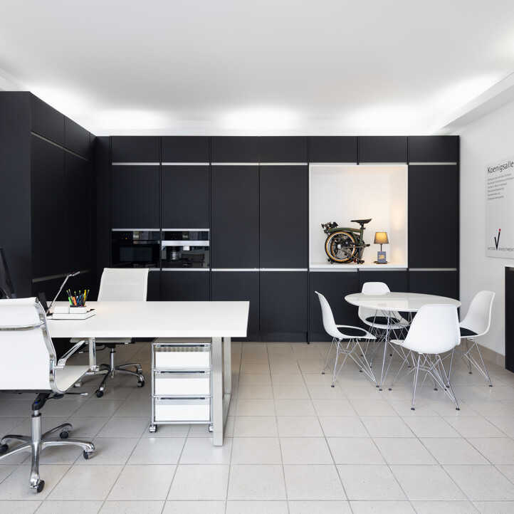 Schreibtisch im Büro von Victor Investment