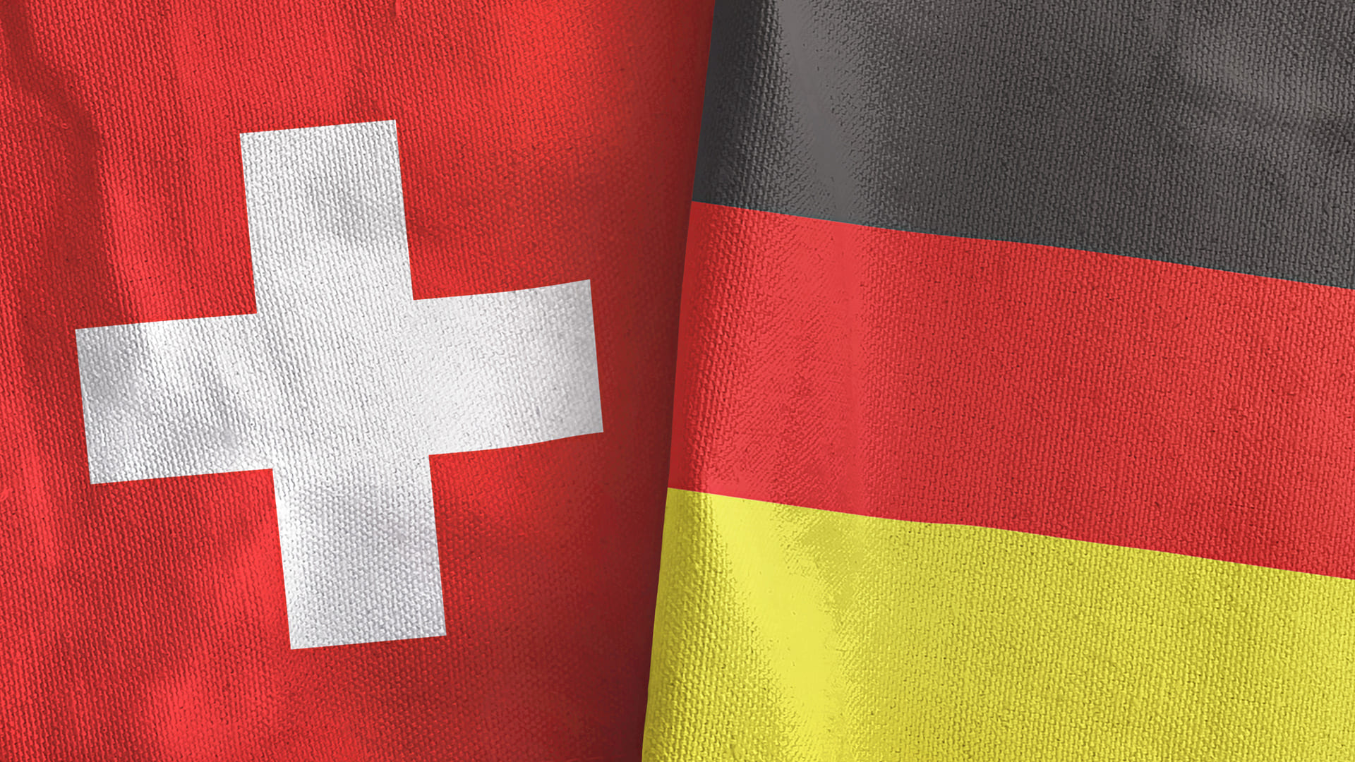 Schweizer Flagge neben deutscher Flagge: Als Schweizer Kapitalanlage in Deutschland kaufen