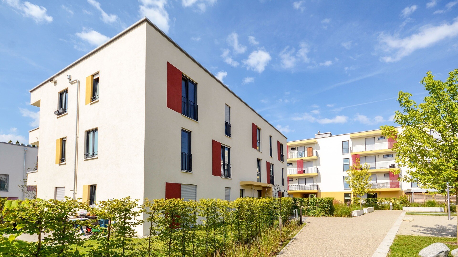 Moderne Wohnanlage mit Mehrfamilienhäusern