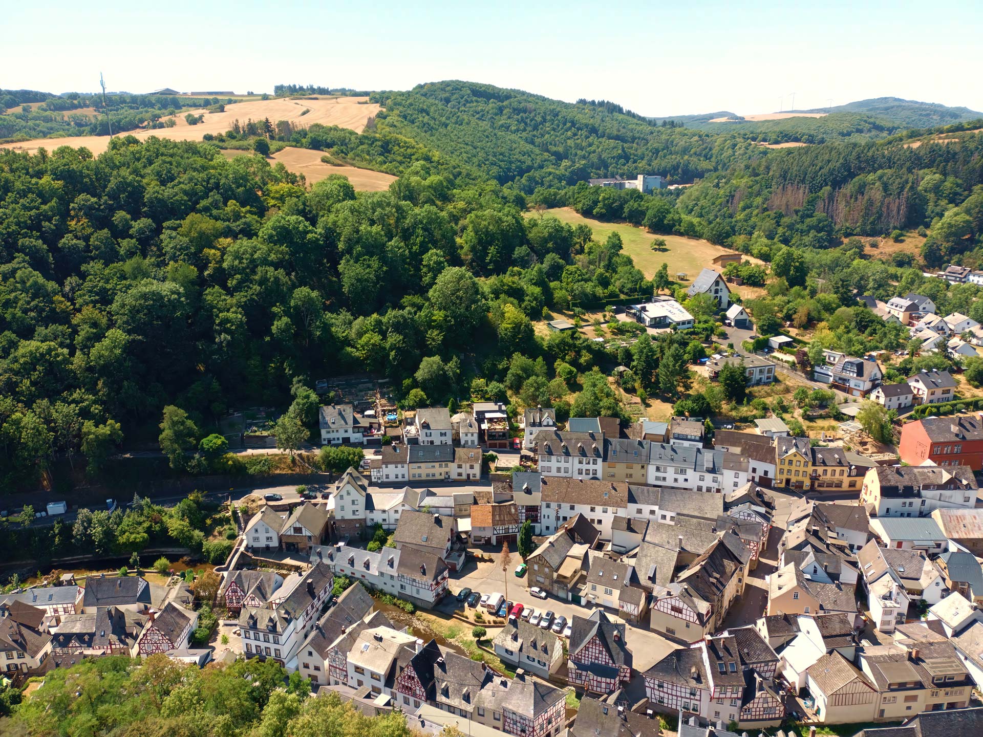Blick von der Löwenburg auf Monreal im Landkreis Mayen-Koblenz in der Eifel