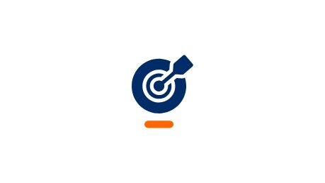Dunkelblaue Zielscheibe mit Dart im Zentrum, orange Linie unten.