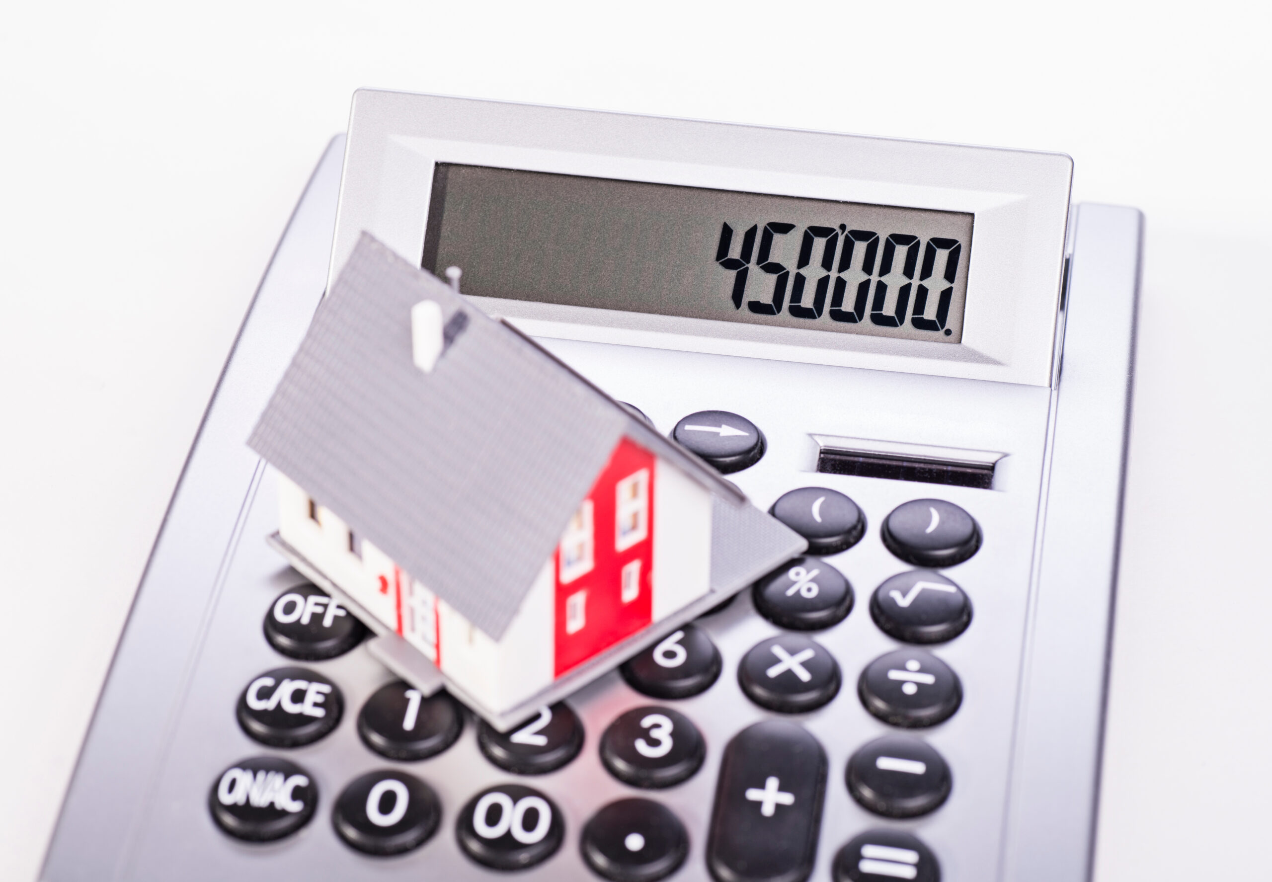 Taschenrechner mit Modellhaus