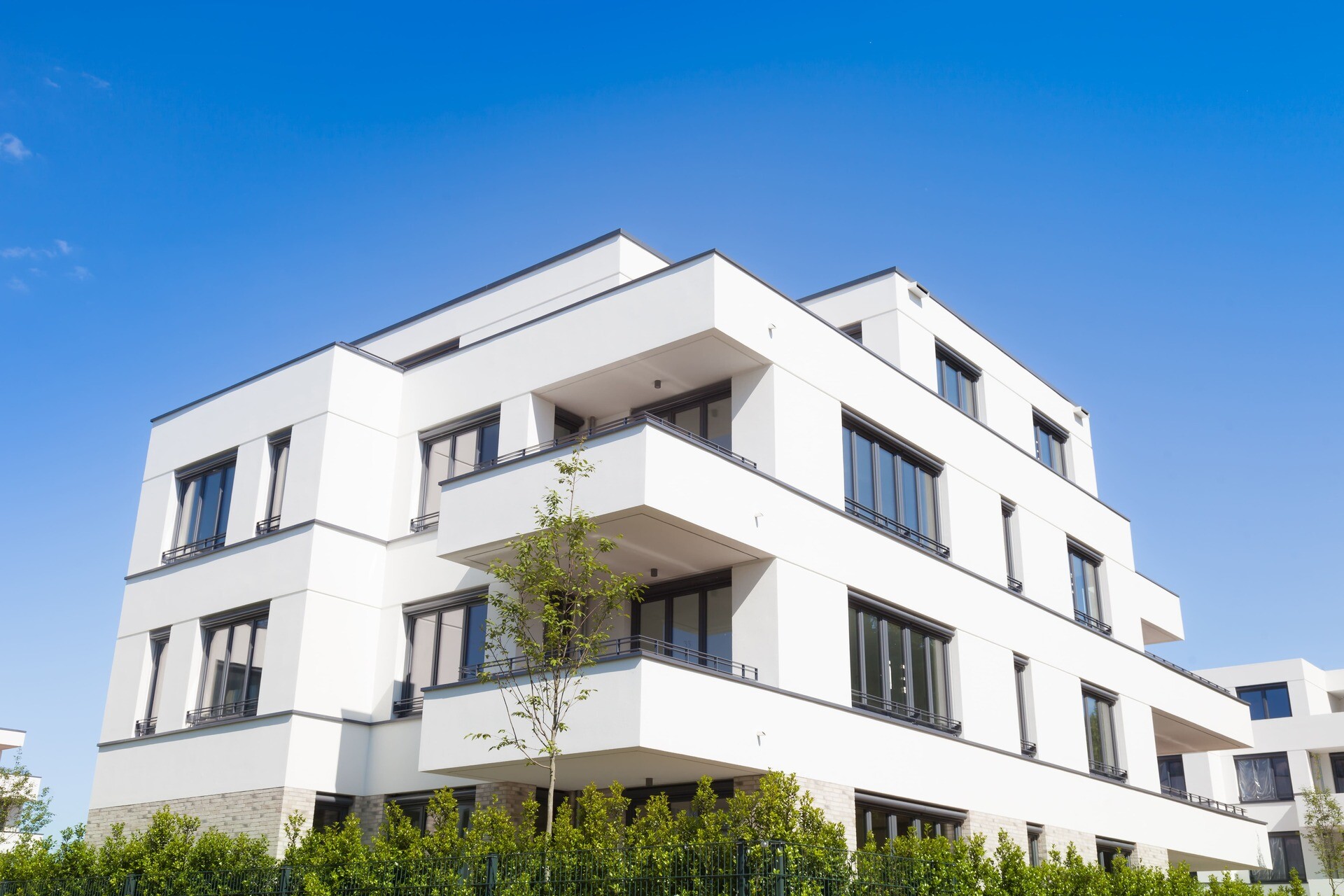 Modernes Mehrfamilienhaus