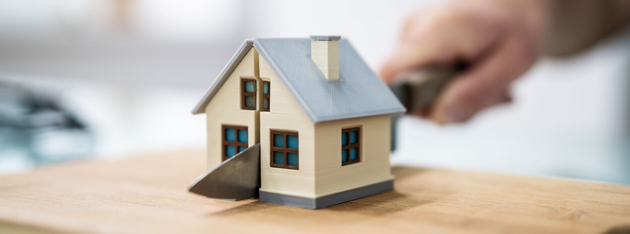 Mini-Haus wird durchschnitten