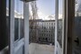 "unsanierte 2 Zimmer Altbauwohnung mit Aufzug und Südbalkon im Kollwitzkiez" - Blick zum Balkon