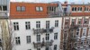 "unsanierte 2 Zimmer Altbauwohnung mit Aufzug und Südbalkon im Kollwitzkiez" - Hausansicht