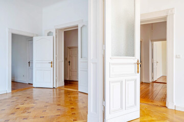 „Unsanierte, mondäne 5 Zimmer Stuck-Altbauperle mit 2 Balkonen und Aufzug im Günzelkiez, frei“, 10717 Berlin, Etagenwohnung
