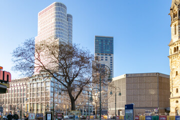 „289 m² unsanierte Stuck-Altbauperle mit 3 Balkonen und Aufzug im Wilmersdorfer Günzelkiez, frei“, 10717 Berlin, Etagenwohnung