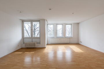 “Freie 4 Zimmer Wohnung mit 2 Balkonen und Fahrstuhl in Alt-Tempelhof und Erbpachtvertrag!”, 12103 Berlin / Tempelhof, Etagenwohnung