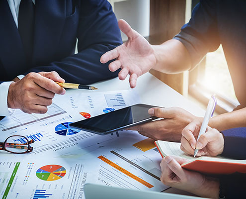Besprechung und Auswertung von Daten und Statistiken