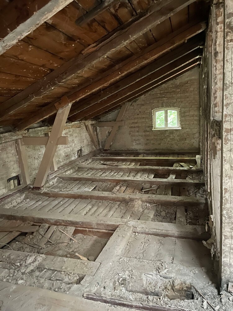 Sanierungsbedürftiges ehemaliges Schulgebäude mit Denkmalstatus in Wassernähe - Bild 52 Sanierungsbedürftiges ehemaliges Schulgebäude mit Denkmalstatus in Wassernähe - Bild 52