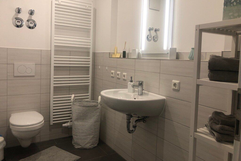 Neuwertige Design-Ferienwohnung mit Terrasse und Stellplatz in Zinnowitz -  Bild 13