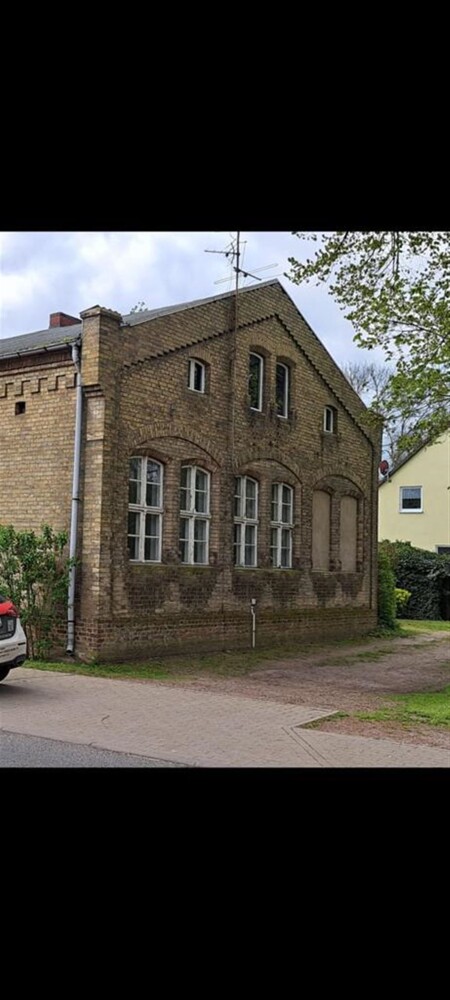Sanierungsbedürftiges ehemaliges Schulgebäude mit Denkmalstatus in Wassernähe - Bild 8 Sanierungsbedürftiges ehemaliges Schulgebäude mit Denkmalstatus in Wassernähe - Bild 8