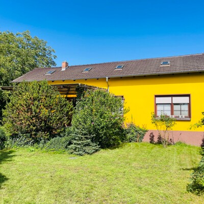 Idyllisches Einfamilienhaus mit Remise und großem Garten in ruhiger Lage