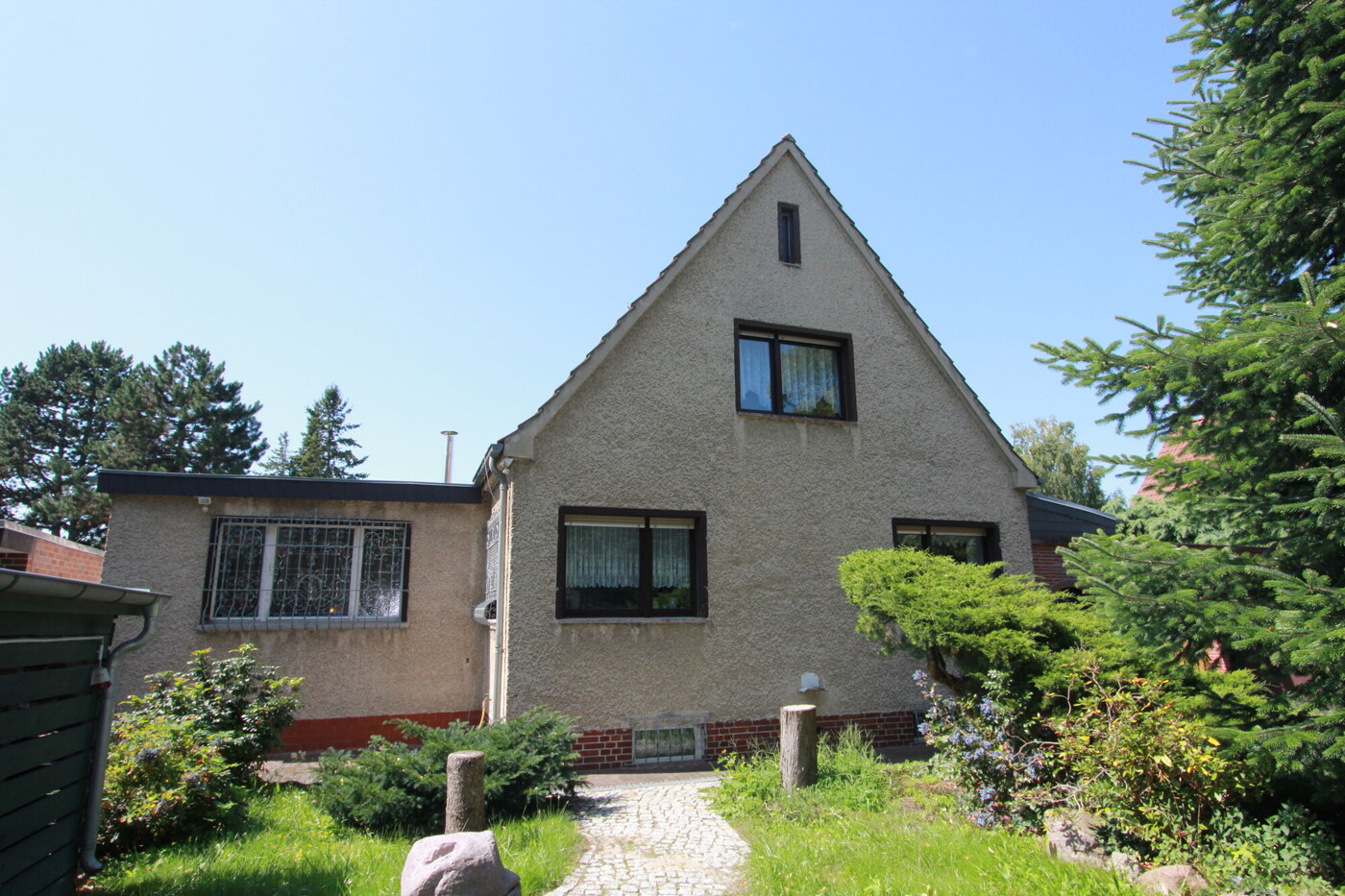 Charmantes Einfamilienhaus mit Doppelgarage und Sauna -  Bild 3