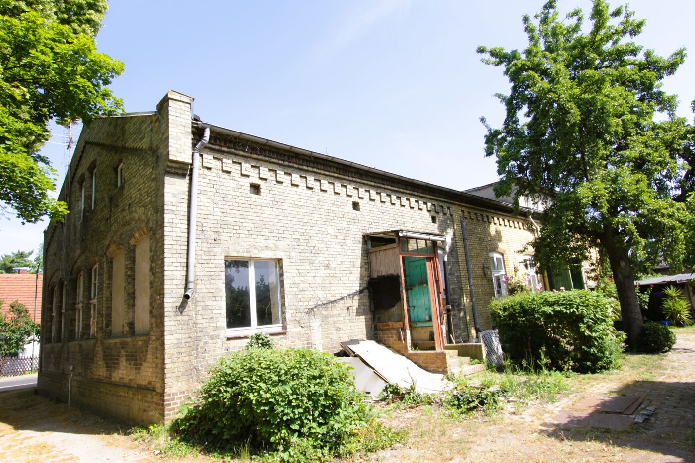 Sanierungsbedürftiges ehemaliges Schulgebäude mit Denkmalstatus in Wassernähe - Bild 22 Sanierungsbedürftiges ehemaliges Schulgebäude mit Denkmalstatus in Wassernähe - Bild 22