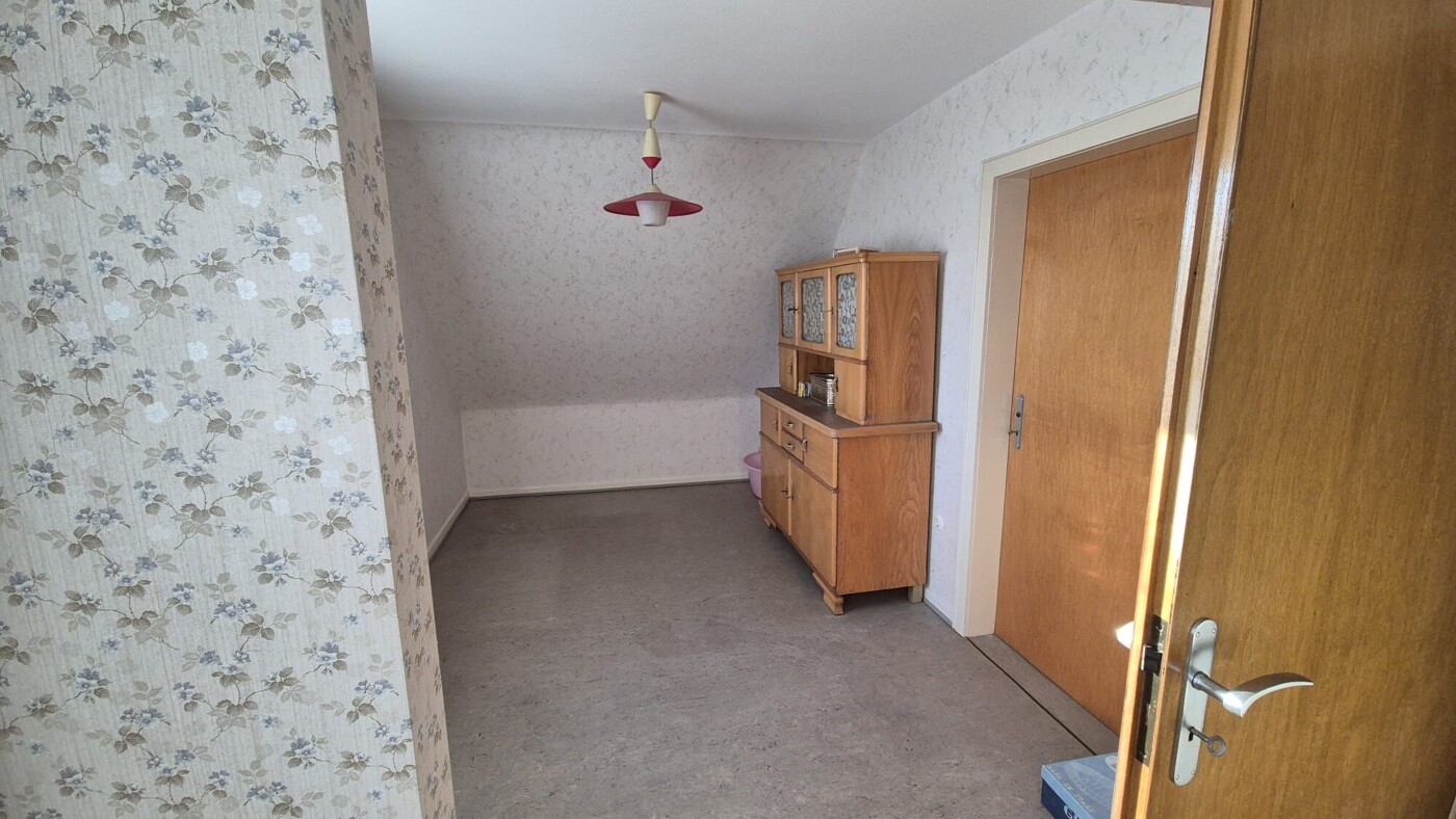 Freistehendes Einfamilienhaus auf großzügigem Grundstück in ruhiger Wohnlage -  Bild 5