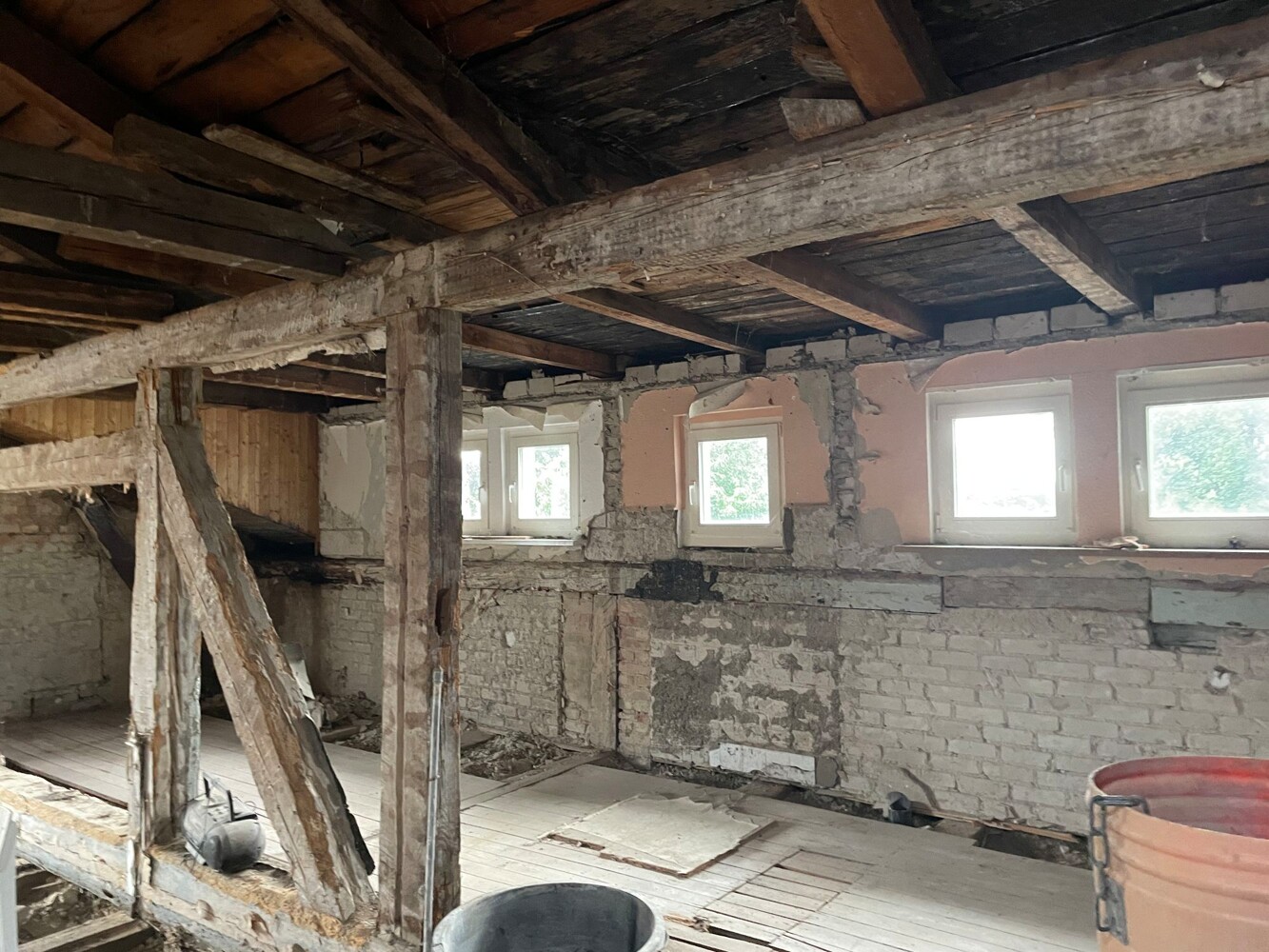 Sanierungsbedürftiges ehemaliges Schulgebäude mit Denkmalstatus in Wassernähe - Bild 43 Sanierungsbedürftiges ehemaliges Schulgebäude mit Denkmalstatus in Wassernähe - Bild 43