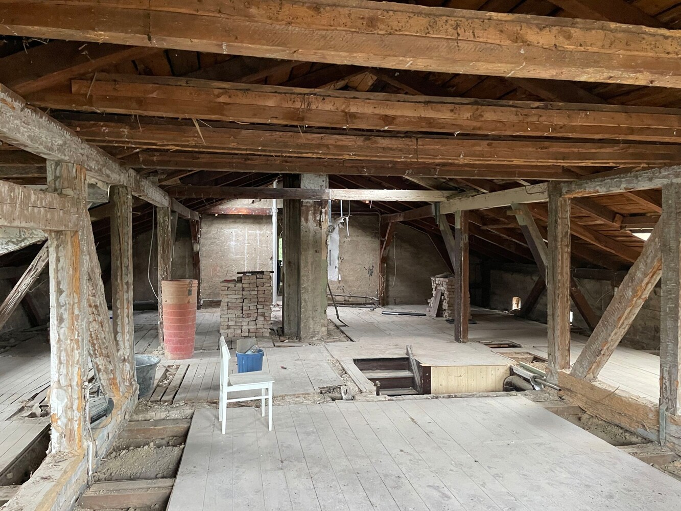 Sanierungsbedürftiges ehemaliges Schulgebäude mit Denkmalstatus in Wassernähe - Bild 29 Sanierungsbedürftiges ehemaliges Schulgebäude mit Denkmalstatus in Wassernähe - Bild 29