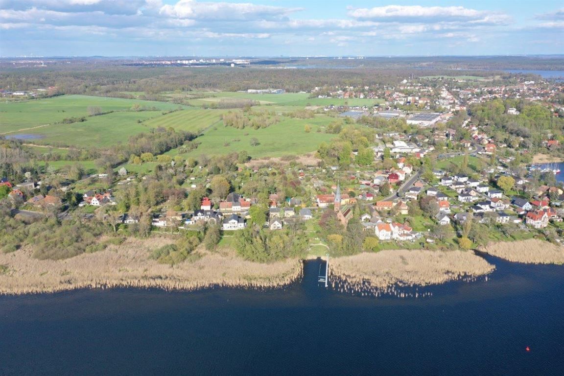 Sanierungsbedürftiges ehemaliges Schulgebäude mit Denkmalstatus in Wassernähe - Bild 11 Sanierungsbedürftiges ehemaliges Schulgebäude mit Denkmalstatus in Wassernähe - Bild 11