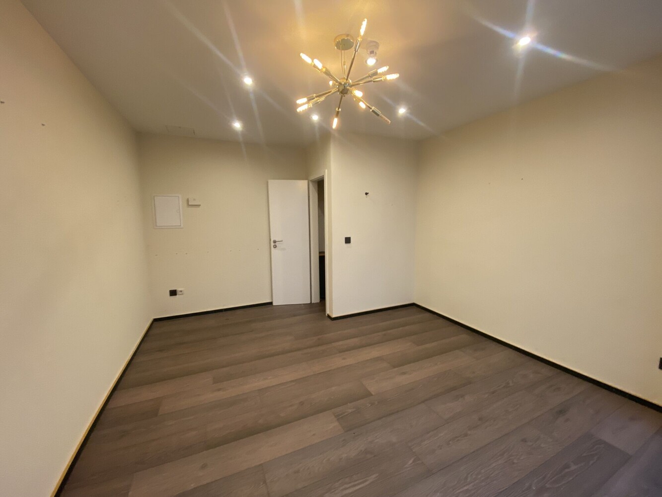 Charmante Ladenfläche im Innenhof – Ideal für Einzelhandel oder Kosmetik - Bild 3 Charmante Ladenfläche im Innenhof – Ideal für Einzelhandel oder Kosmetik - Bild 3