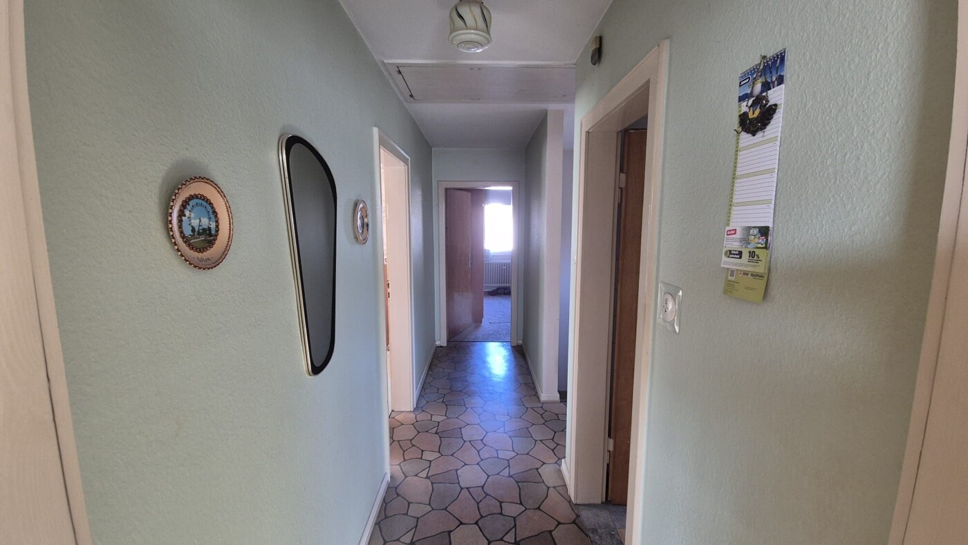 Freistehendes Einfamilienhaus auf großzügigem Grundstück in ruhiger Wohnlage -  Bild 2