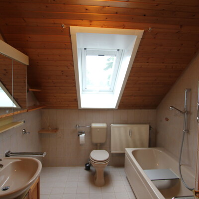 Charmante Maisonette-Dachgeschosswohnung mit Balkon, Einbauküche & Stellplatz -  Vorschau 3