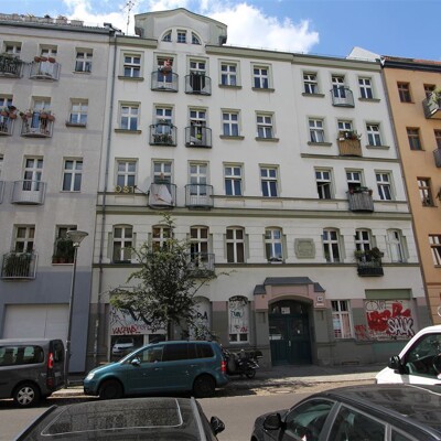 “Altbau” apartment with charm in an attractive area “Altbau” apartment with charm in an attractive area