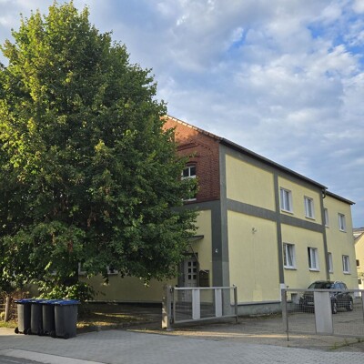 Zwei voll erschlossene Grundstücke mit Wohn- und Gewerbebebauung. Top Rendite Zwei voll erschlossene Grundstücke mit Wohn- und Gewerbebebauung. Top Rendite