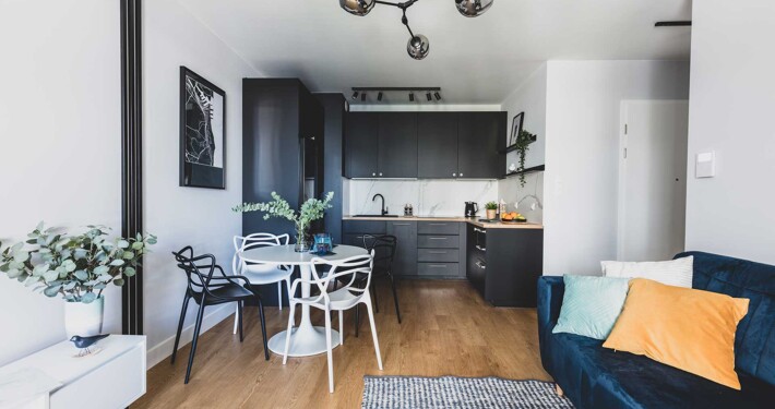 Moderner Wohnraum mit Wohnzimmer, Essecke, Küche: Vermiete Wohnung verkaufen