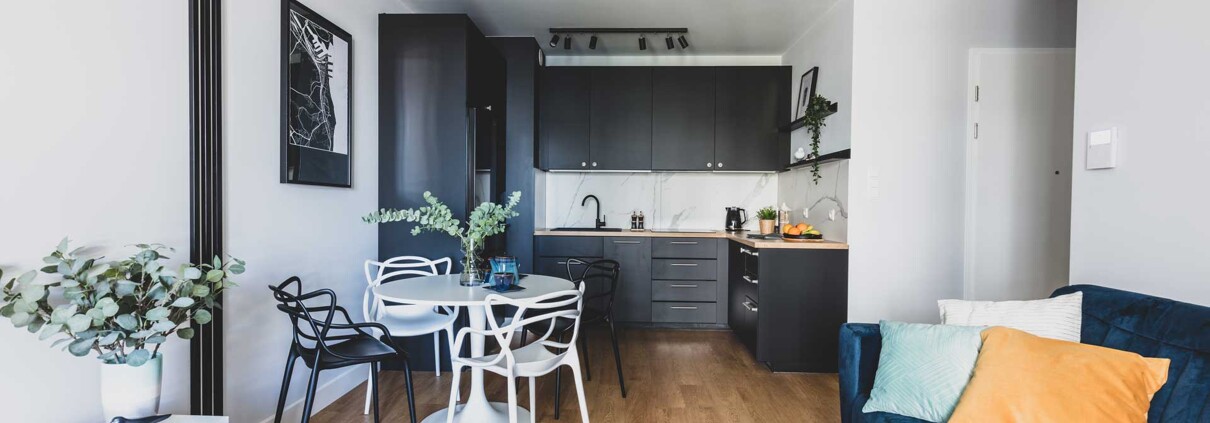Moderner Wohnraum mit Wohnzimmer, Essecke, Küche: Vermiete Wohnung verkaufen