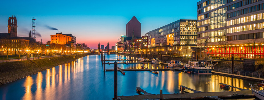 Duisburger Binnenhafen bei Nacht