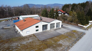 +++ Vielseitiges Gewerbeanwesen mit zwei Hallen, Wohnhaus und Entwicklungsgrundstück bei Passau +++, 94508 Schöllnach, Lagerfläche